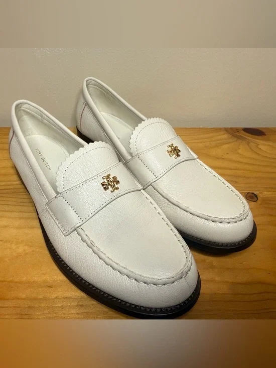 Tory Burch | Classic Slip On Double T Scalloped Leather Loafer in New Ivory 7.5 - Picture 3 of 13